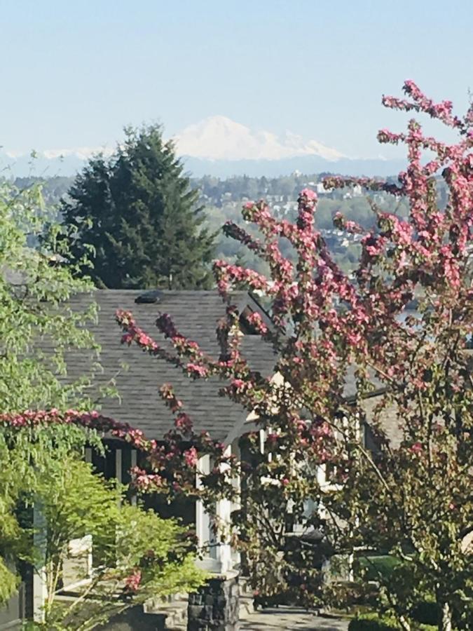 Lovely J Home -Stunning River View Cozy Two Bedroom Private Suite New Westminster Exterior foto