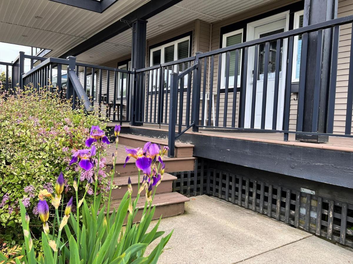 Lovely J Home -Stunning River View Cozy Two Bedroom Private Suite New Westminster Exterior foto